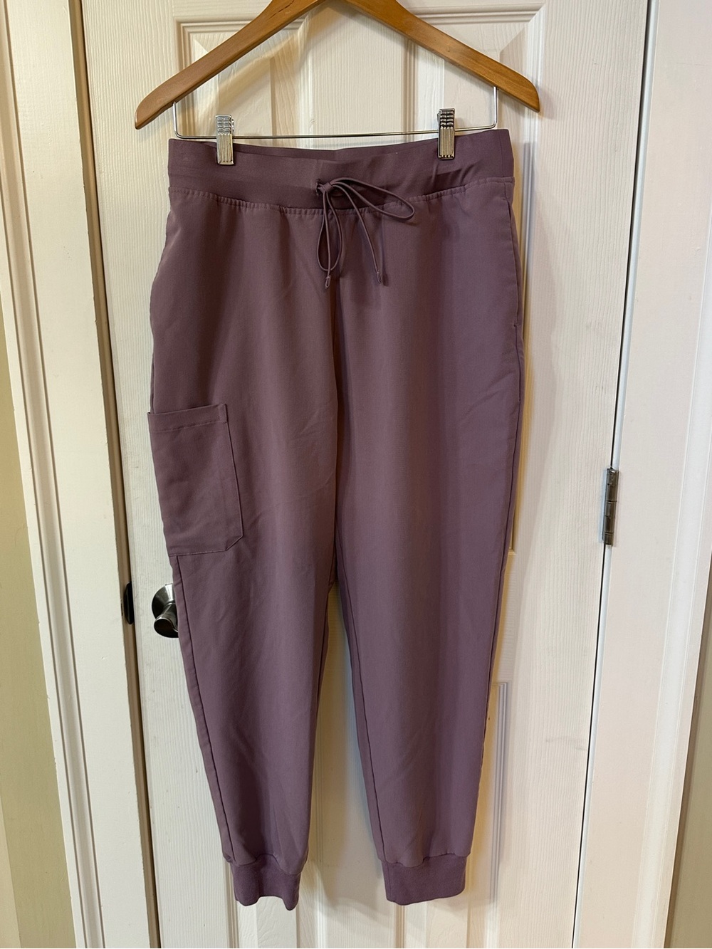 Mandala jogger scrub pant eggplant Medium Petite EUC barely used